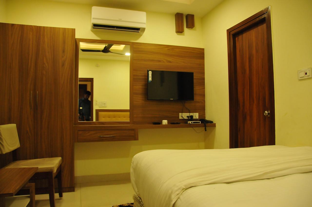 Hotel Pasupala Grand Anantapur Exteriér fotografie